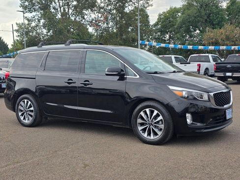 Used 2018 Kia Sedona SX image 28