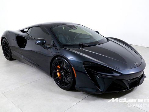 Used 2023 McLaren Artura image 3
