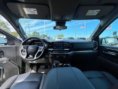 Used 2025 Chevrolet Silverado 1500 LT Trail Boss w/ Convenience Package II AWD/4WD image 12