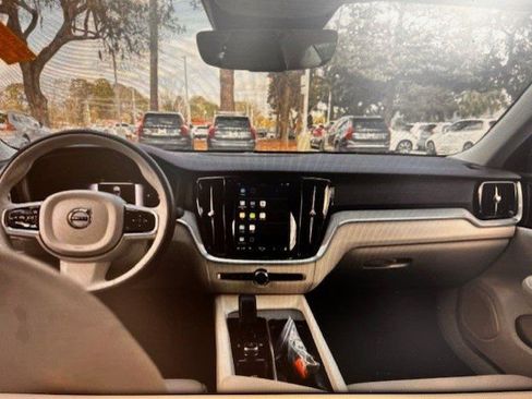 Used 2025 Volvo S60 B5 Plus image 4