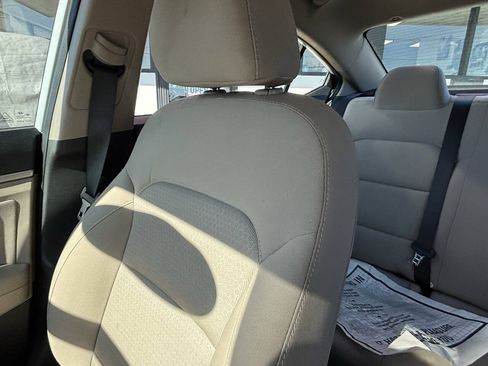 Used 2017 Hyundai Elantra SE FWD image 16