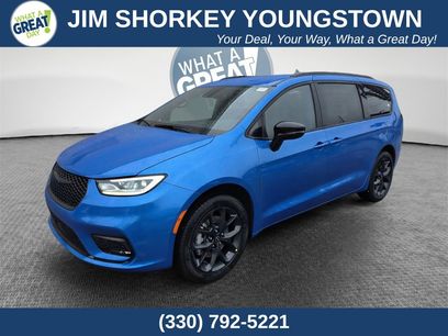 New 2026 Chrysler Pacifica Select w/ S Appearance Package