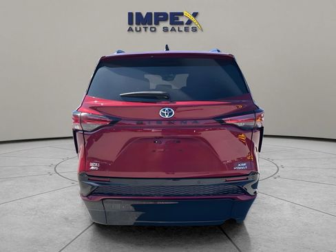 Used 2024 Toyota Sienna XSE w/ XSE Plus Package AWD/4WD image 3