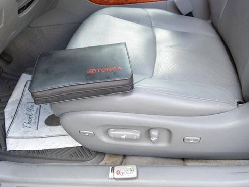 Used 2007 Toyota Avalon Limited FWD image 30
