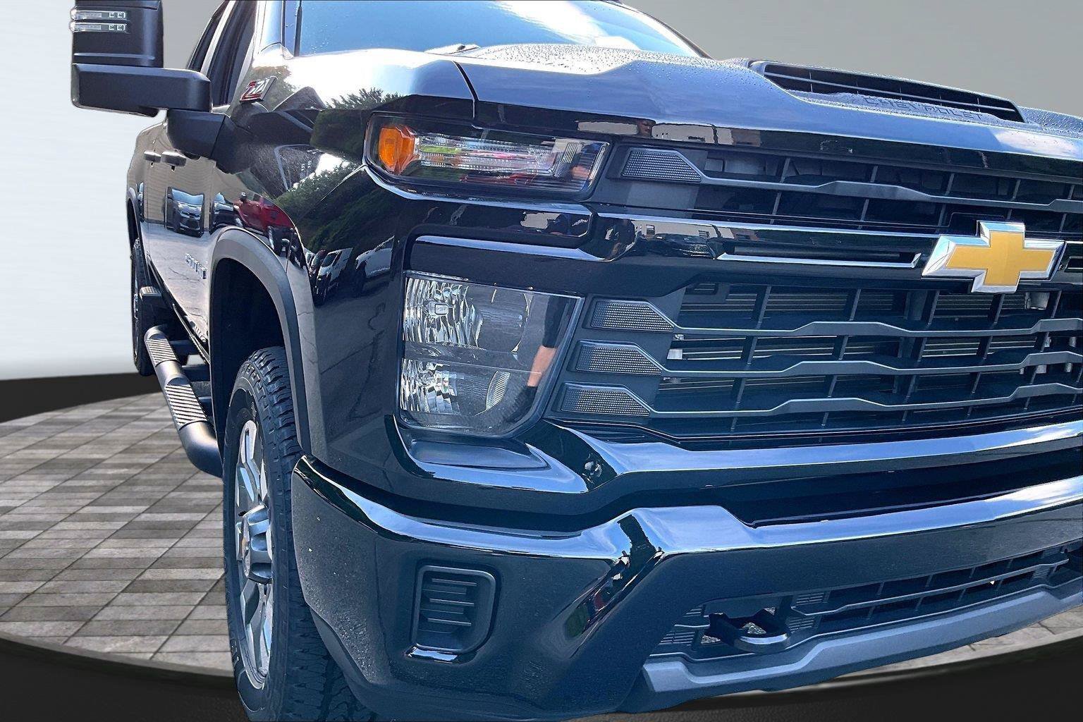 Used 2024 Chevrolet Silverado 2500 Custom w/ Custom Value Package AWD/4WD image 30