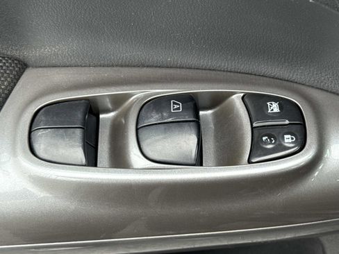 Used 2012 Nissan Juke S image 20