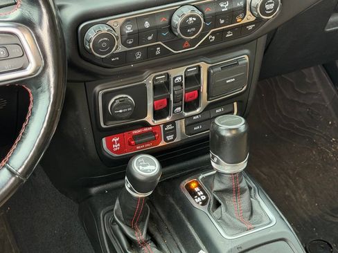 Used 2021 Jeep Gladiator Rubicon w/ Dual Top Group AWD/4WD image 13