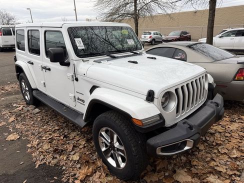 Used 2021 Jeep Wrangler Unlimited Sahara image 2