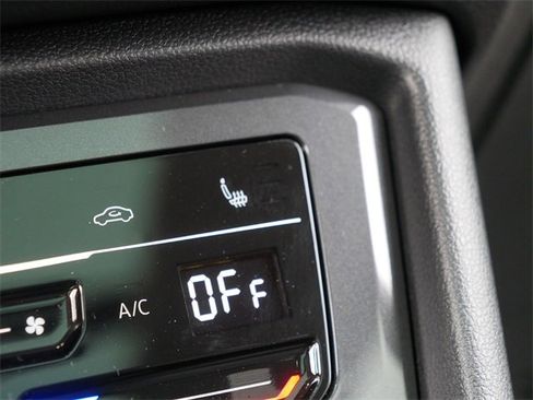 Certified 2024 Volkswagen Tiguan SE image 31