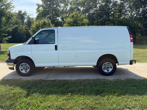 Used 2024 GMC Savana 2500 w/ Driver Convenience Package RWD image 2