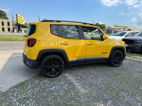 Used 2018 Jeep Renegade Altitude image 6