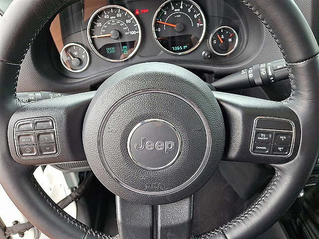 Used 2017 Jeep Wrangler Unlimited Sahara w/ Max Tow Package AWD/4WD image 5