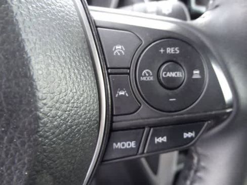 Used 2025 Toyota Corolla Cross XLE AWD/4WD image 17