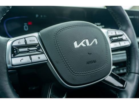 Used 2025 Kia Telluride AWD image 32