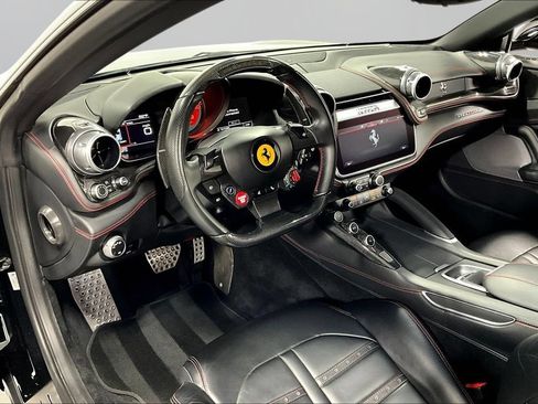 Used 2018 Ferrari GTC4Lusso AWD/4WD image 16