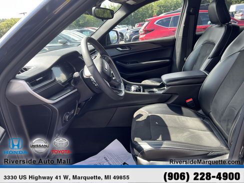 Used 2024 Jeep Grand Cherokee Altitude AWD/4WD image 15