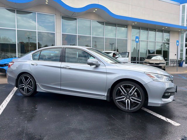 Certified 2017 Honda Accord Touring image 4