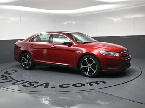 Used 2015 Ford Taurus Limited w/ Equipment Group 301A AWD/4WD image 2