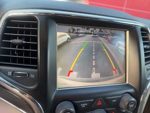 Used 2014 Jeep Grand Cherokee Limited image 3