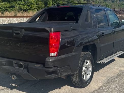Used 2003 Chevrolet Avalanche 4x4 w/ Suspension Package, Off-Road image 4
