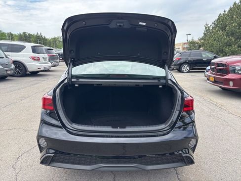Used 2023 Kia Forte LXS w/ LXS Technology Package FWD image 9