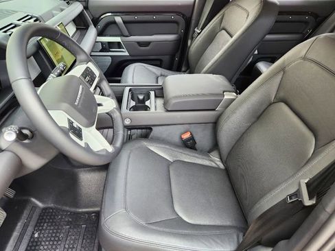Used 2024 Land Rover Defender 130 S image 9