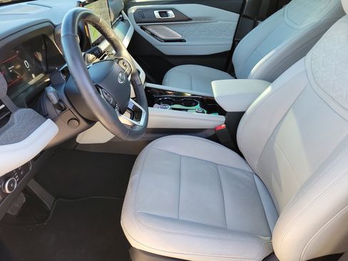 Used 2025 Ford Explorer Platinum w/ Ultimate Package image 3