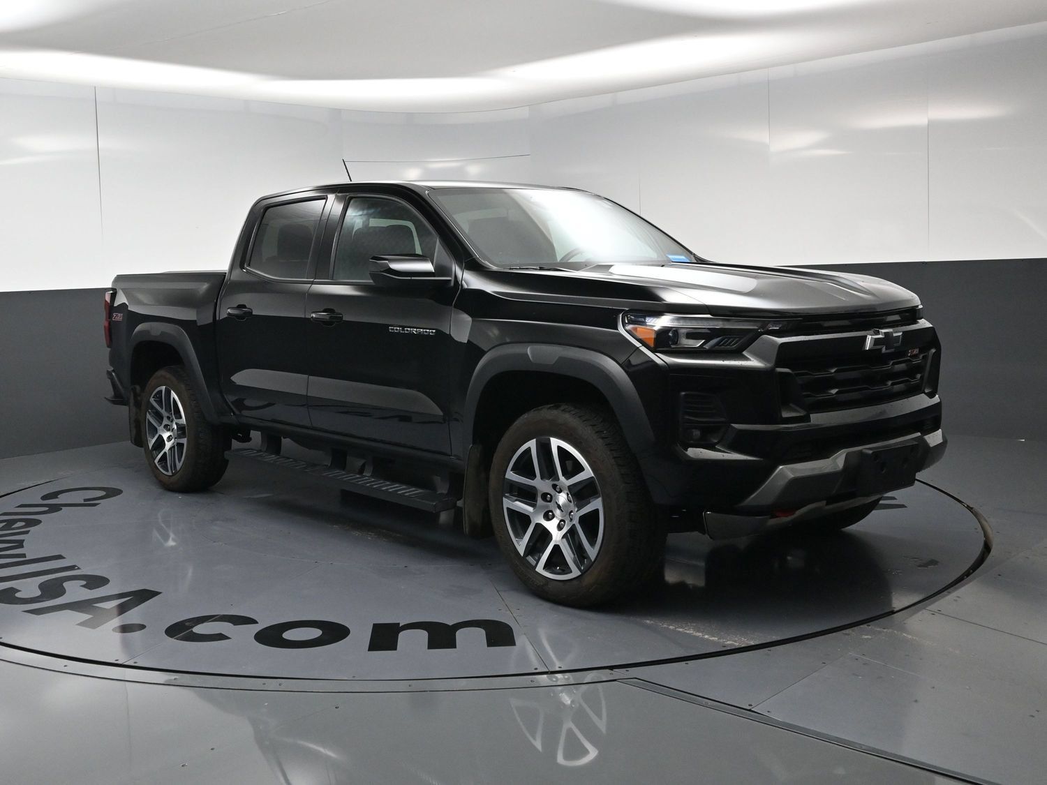 Used 2024 Chevrolet Colorado Z71 w/ Z71 Convenience Package 2 AWD/4WD image 2
