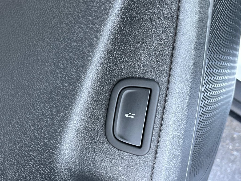 Used 2026 Chevrolet Traverse LT FWD image 29