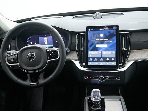 Certified 2025 Volvo XC90 T8 Ultra AWD/4WD image 27