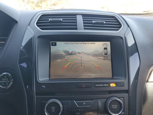 Used 2018 Ford Explorer XLT w/ Equipment Group 202A image 21