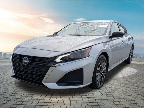Certified 2025 Nissan Altima 2.5 SV FWD image 9