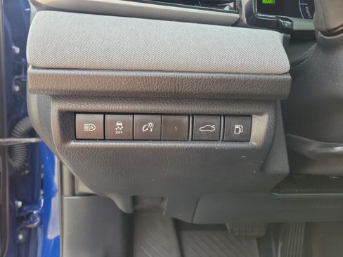 Used 2025 Toyota Camry LE FWD image 11