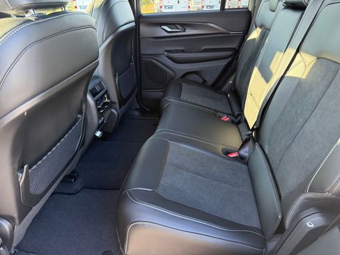 New 2025 Jeep Grand Cherokee Altitude image 25