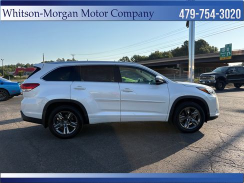 Used 2017 Toyota Highlander Limited Platinum FWD image 4