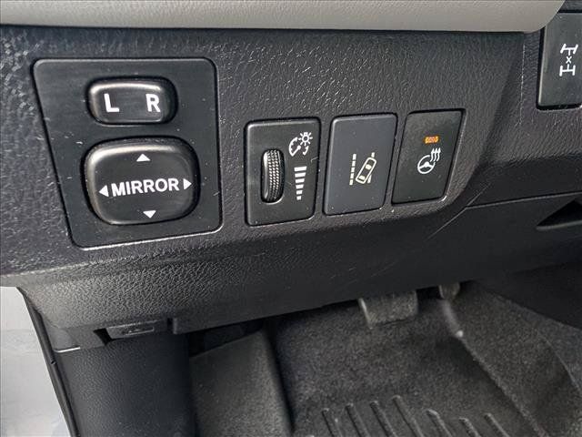 Used 2017 Toyota RAV4 Platinum AWD/4WD image 29