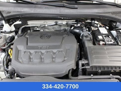 Certified 2022 Volkswagen Tiguan SEL R-Line image 33