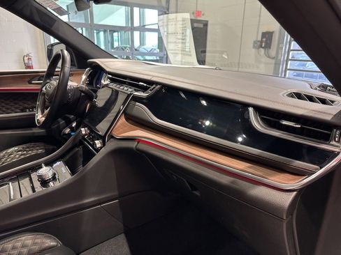 Used 2022 Jeep Grand Cherokee Summit w/ Luxury Tech Group V image 40