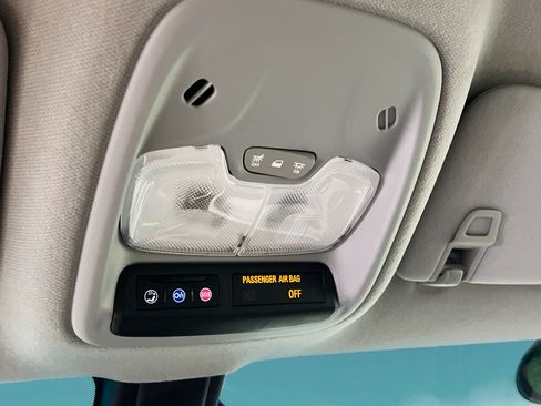 Used 2021 Chevrolet Bolt Premier w/ Infotainment Package FWD image 20