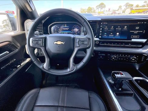 Used 2024 Chevrolet Silverado 1500 High Country w/ High Country Premium Package AWD/4WD image 6