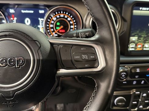 Used 2022 Jeep Gladiator Overland image 18