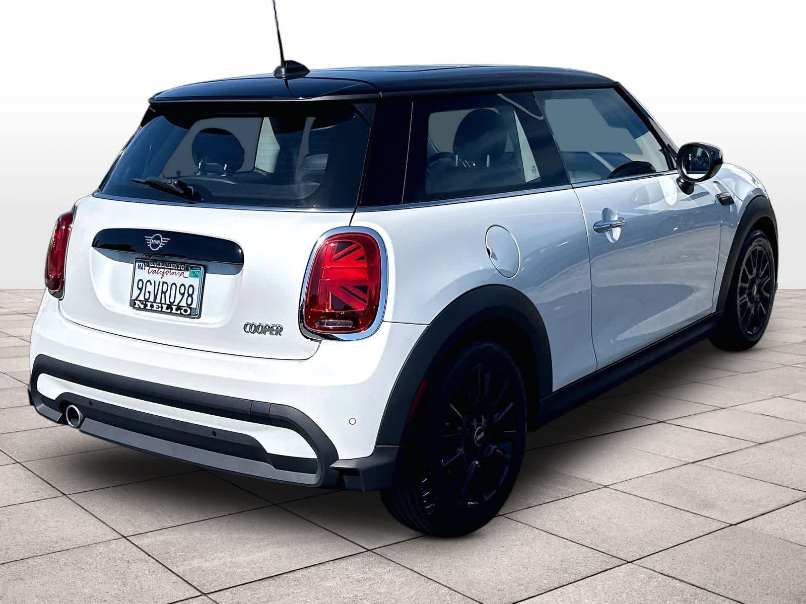 Used 2024 MINI Cooper 2-Door Hardtop FWD image 8