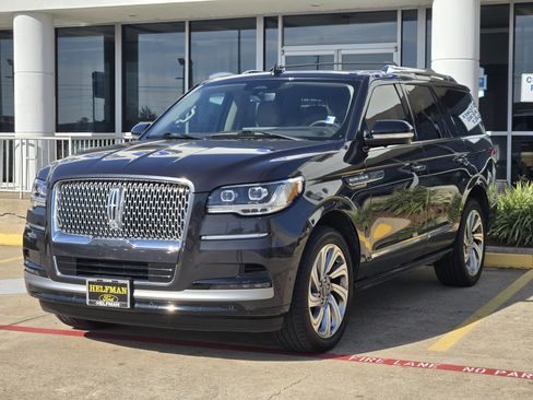 Used 2023 Lincoln Navigator Reserve image 2