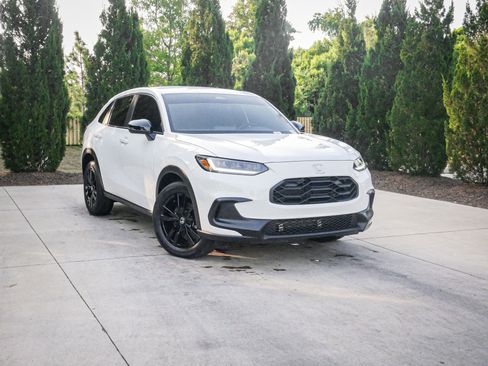 Used 2026 Honda HR-V Sport image 2