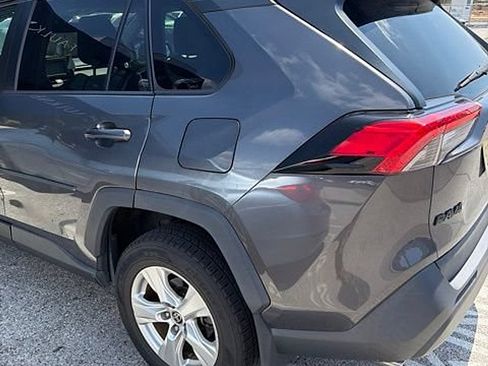 Used 2021 Toyota RAV4 XLE AWD/4WD image 4