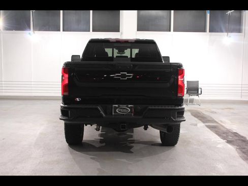 Used 2025 Chevrolet Silverado 2500 High Country w/ High Country Premium Package AWD/4WD image 4