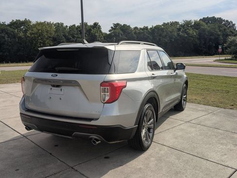 Used 2023 Ford Explorer XLT w/ Equipment Group 202A AWD/4WD image 3