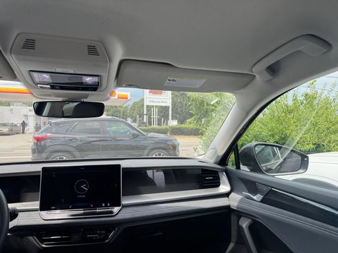 Used 2026 Volkswagen Tiguan SE FWD image 37
