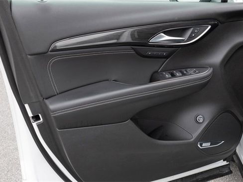 Used 2021 Buick Envision Essence w/ Technology Package I image 14