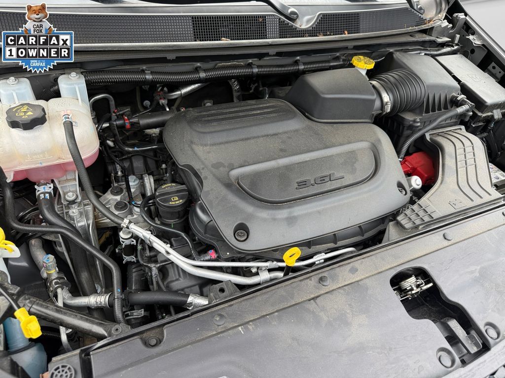 Used 2025 Chrysler Pacifica Select AWD/4WD image 18
